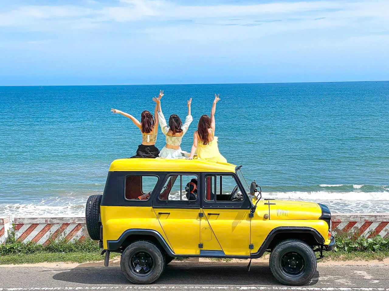 Mui Ne: 2-Day JEEP Tour & Beach Escape from HCMC with Hotel